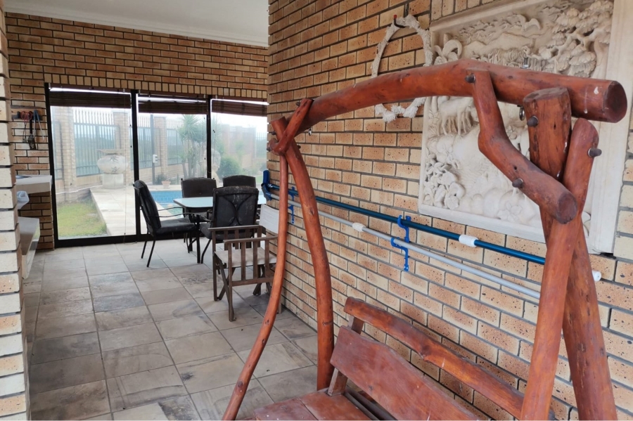 5 Bedroom Property for Sale in Bluewater Bay Eastern Cape